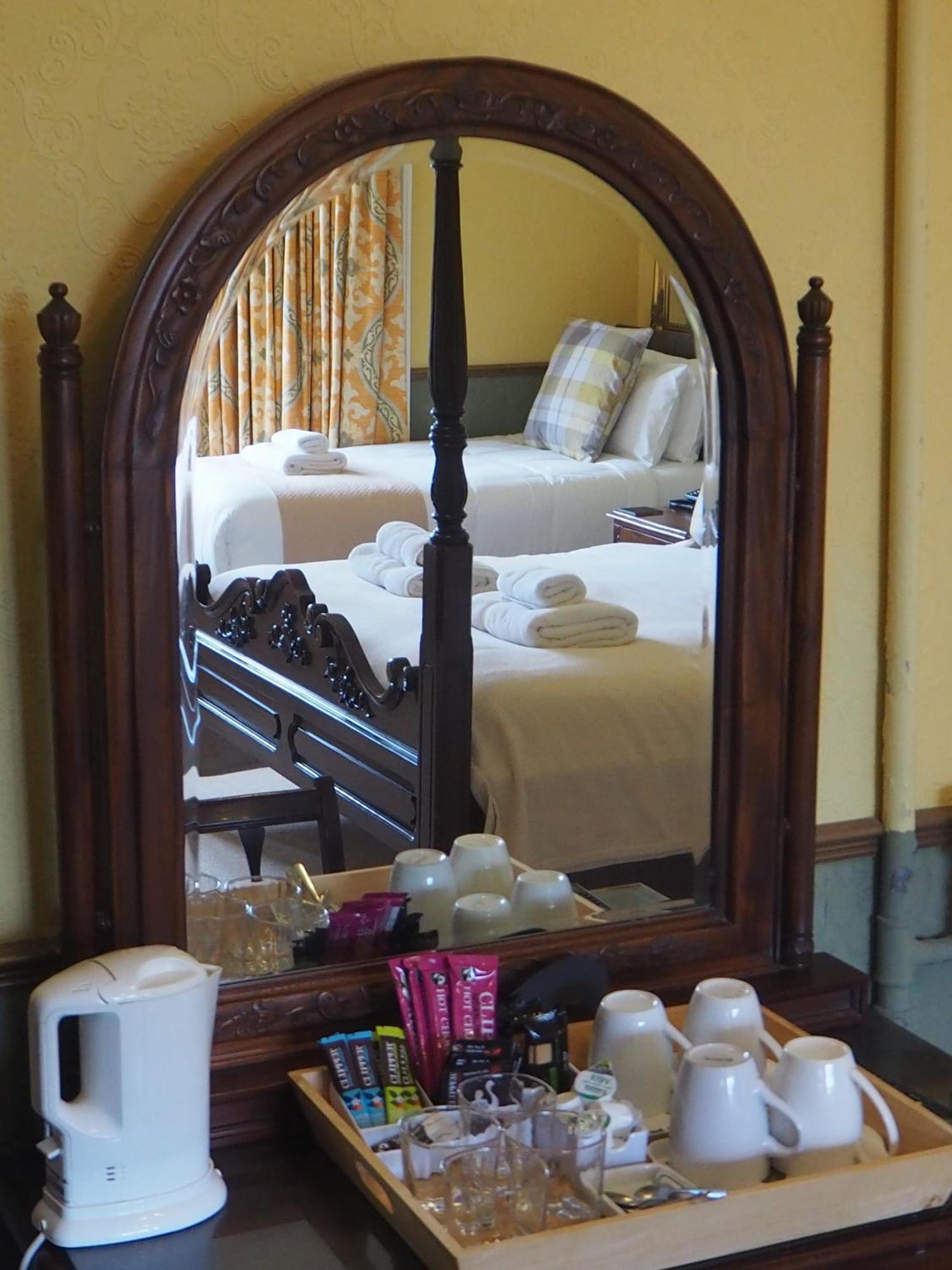 Meare Manor Hotel Глостънбъри Стая снимка